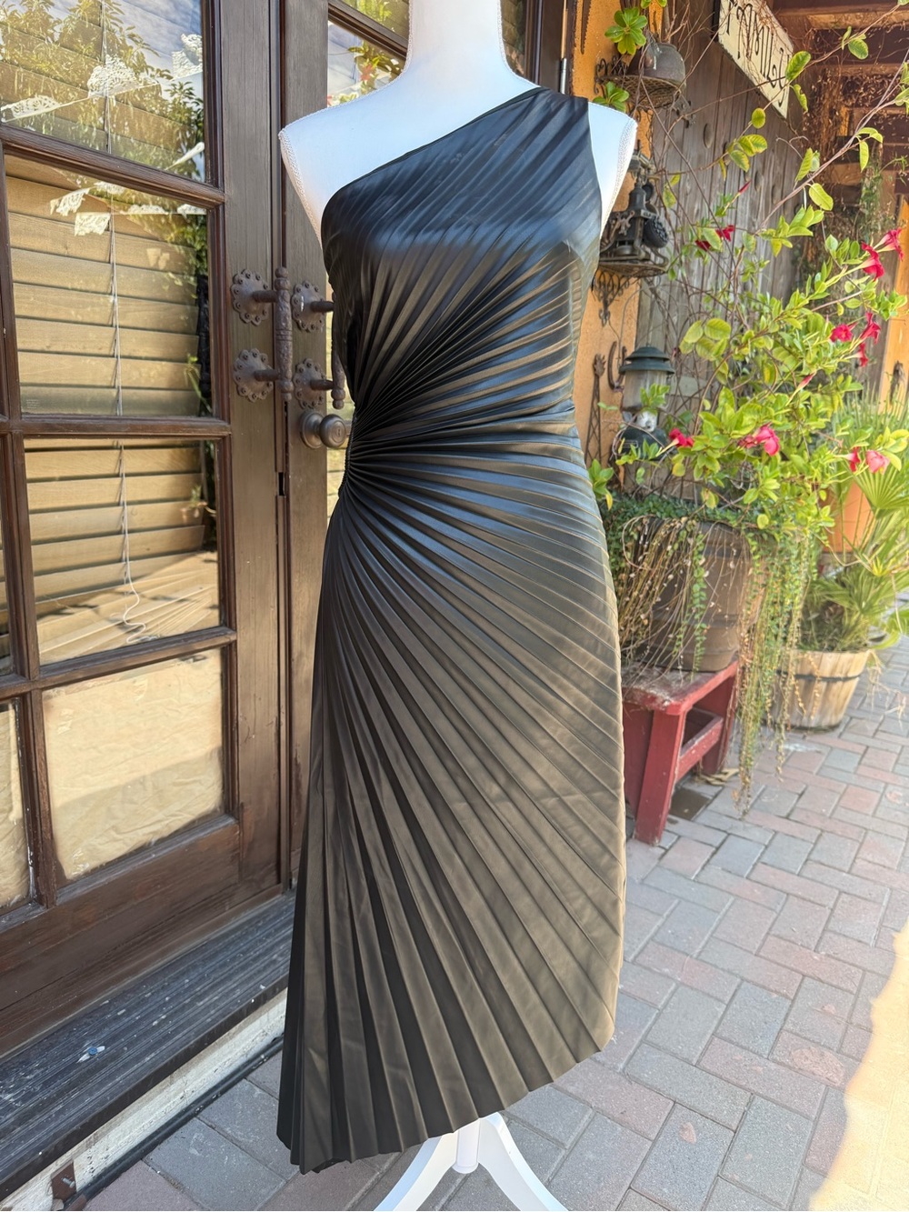 Express One-Shoulder Black Pleated Twist Midi Dress